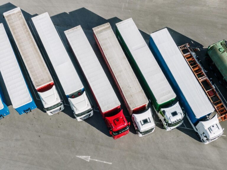 Trucks © MarioGuti from Getty Images Signature — Canva.com